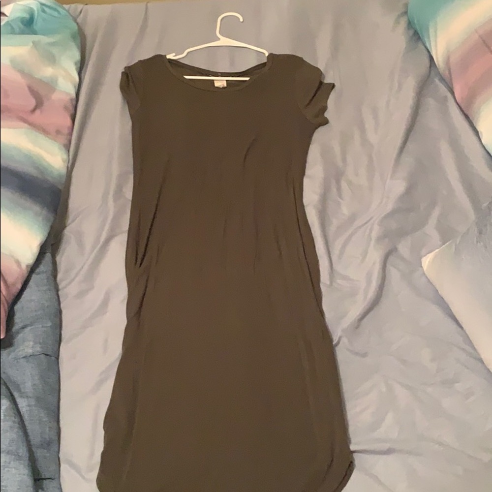 1 Olive green T-shirt dress